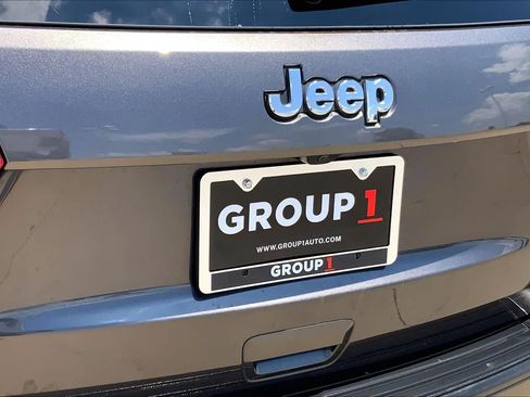 Used 2021 Jeep Grand Cherokee Laredo RWD image 31