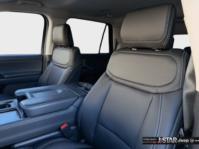 Used 2025 Ford Expedition Active AWD/4WD image 11