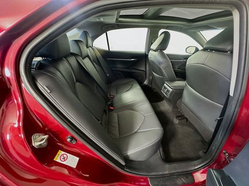 Used 2018 Toyota Camry XSE image 27