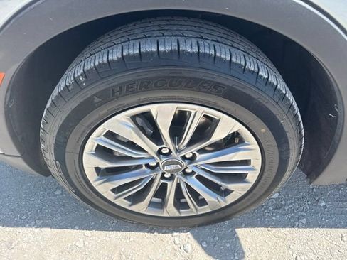 Used 2025 Cadillac XT4 Premium Luxury FWD image 29