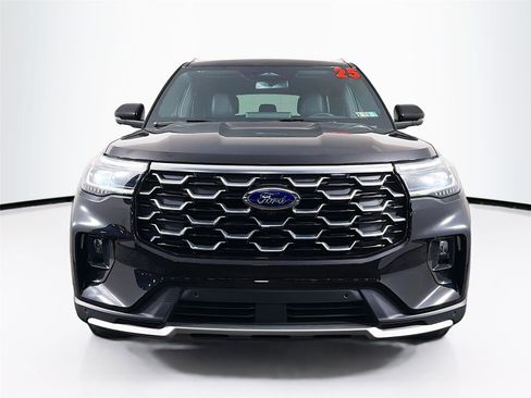 Used 2025 Ford Explorer Platinum image 2