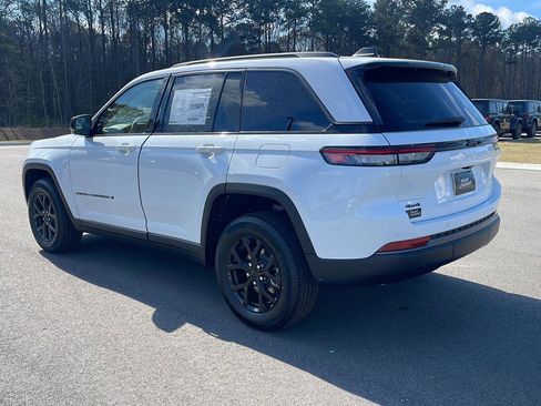 New 2026 Jeep Grand Cherokee Altitude AWD/4WD image 5