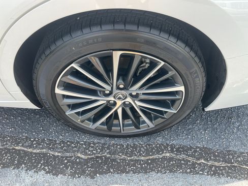 Used 2024 Lexus ES 350 w/ Premium Package FWD image 3