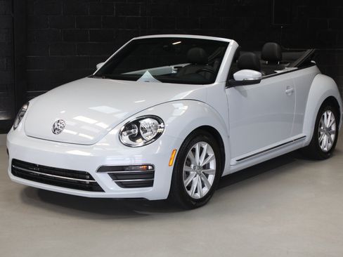 Used 2018 Volkswagen Beetle 2.0T SE FWD image 9