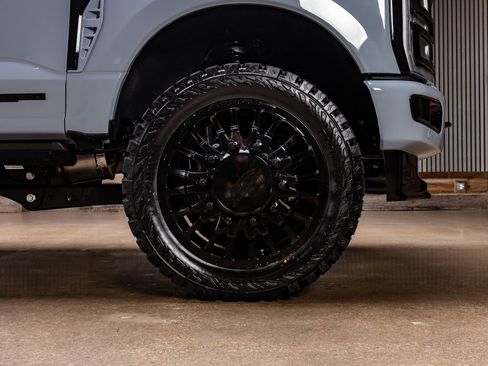 Used 2026 Ford F350 Platinum w/ FX4 Off-Road Package AWD/4WD image 12