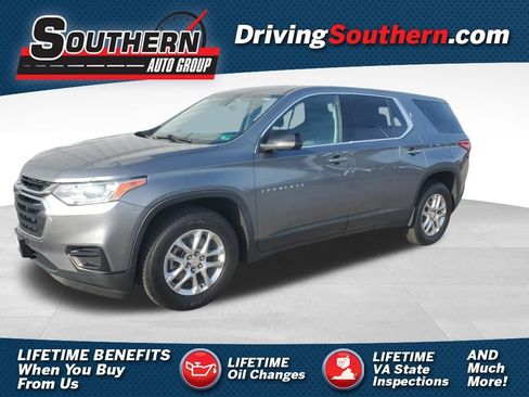 Used 2021 Chevrolet Traverse LS image 1