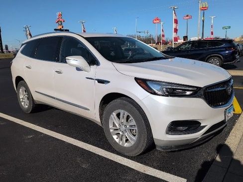 Used 2018 Buick Enclave Essence FWD image 2