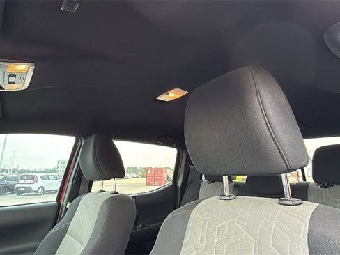 Used 2021 Toyota Tacoma TRD Off-Road image 15