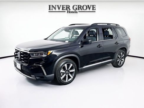 Used 2025 Honda Pilot Touring image 1