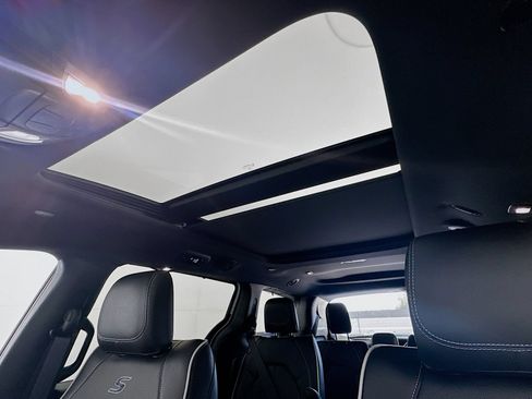 New 2027 Chrysler Pacifica Limited w/ S Appearance Package FWD image 23
