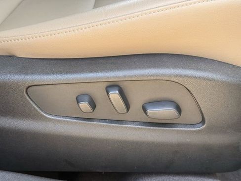 Used 2024 Cadillac XT4 Luxury w/ Cold Weather Package FWD image 29