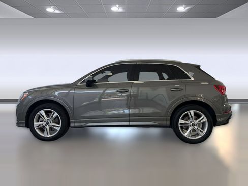 Used 2022 Audi Q3 2.0T Premium w/ Convenience Package AWD/4WD image 2