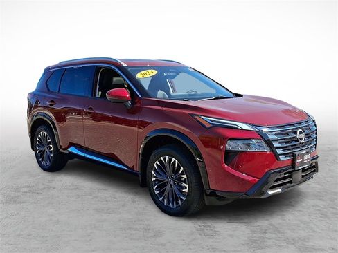 Used 2024 Nissan Rogue Platinum image 3