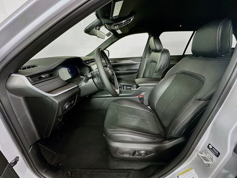 New 2026 Jeep Grand Cherokee Altitude AWD/4WD image 27