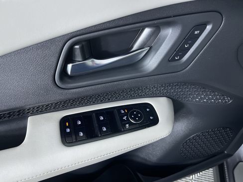 Certified 2024 Nissan Ariya AWD image 14