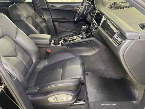Certified 2025 Porsche Macan image 23