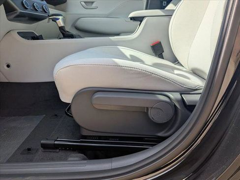 New 2026 Hyundai Kona SE image 4