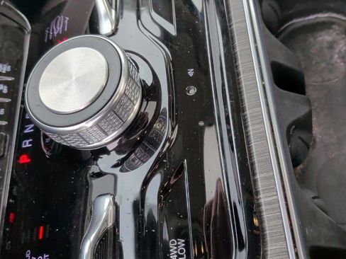 Used 2024 Jeep Wagoneer Series III w/ Premium Group I image 41