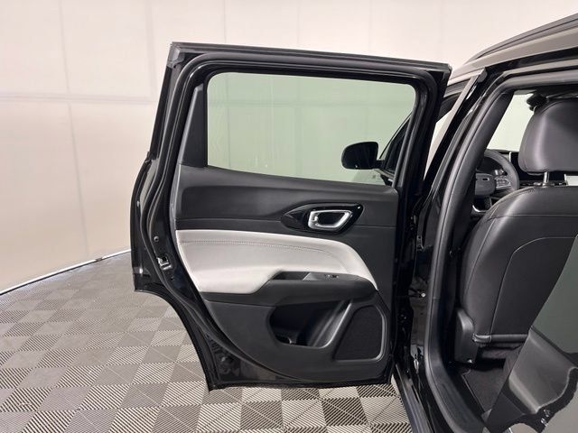 Used 2026 Jeep Compass Limited AWD/4WD image 37