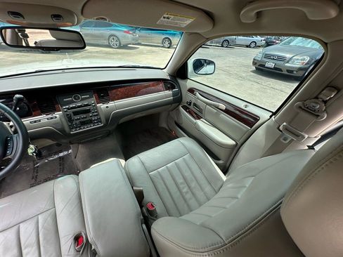 Used 2006 Lincoln Town Car Signature RWD image 33