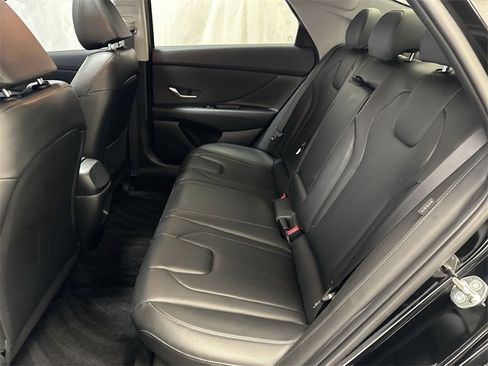 Used 2024 Hyundai Elantra Limited image 13