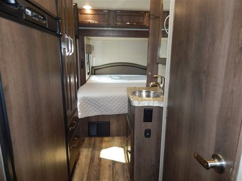 Used 2016 Mercedes-Benz Sprinter 3500 image 34