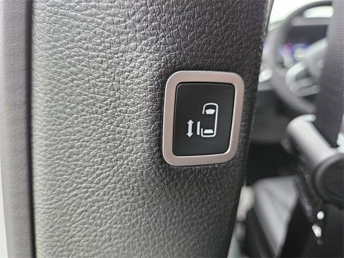 New 2026 Chrysler Pacifica Select image 11