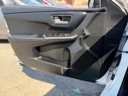 Used 2016 Toyota Camry SE FWD image 10