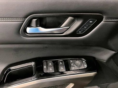 Used 2023 Nissan Pathfinder Platinum image 33