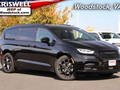 New 2026 Chrysler Pacifica Limited w/ S Appearance Package image 1
