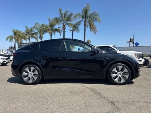Used 2022 Tesla Model Y Long Range AWD/4WD image 39