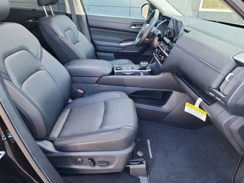 Used 2025 Nissan Pathfinder SL w/ SL Premium Package AWD/4WD image 15