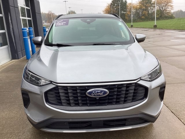 Used 2023 Ford Escape Active w/ Tech Pack #2 FWD image 3