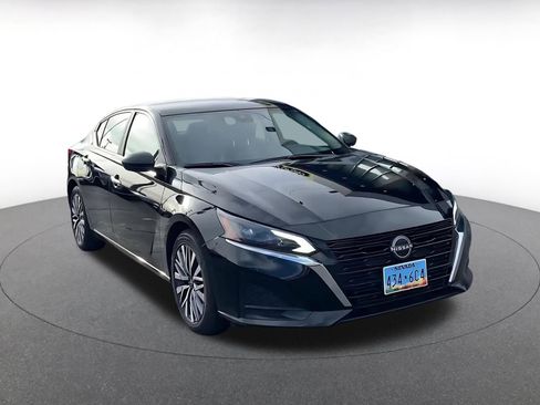 Used 2025 Nissan Altima 2.5 SV image 3