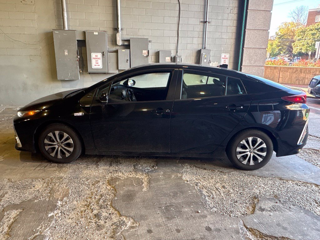 Used 2022 Toyota Prius Prime Limited FWD image 3