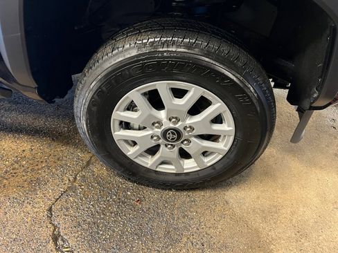 Certified 2025 Toyota Tacoma TRD Off-Road image 29