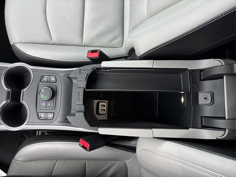 Used 2022 GMC Terrain SLT image 21