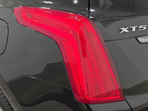 Used 2019 Cadillac XT5 Luxury w/ LPO, Black Ice Package FWD image 31
