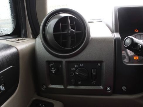 Used 2004 HUMMER H2 w/ Preferred Equipment Group image 10