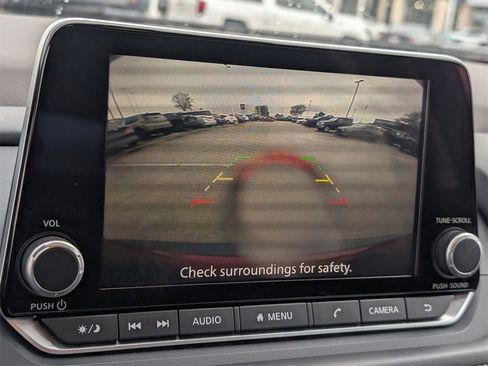 Used 2023 Nissan Rogue SV image 14