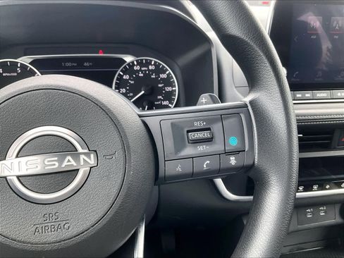 Used 2024 Nissan Rogue SV image 23