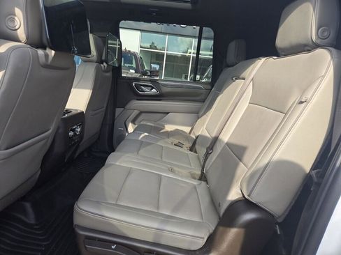 Used 2021 GMC Yukon XL SLT w/ SLT Premium Package image 27