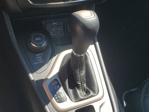 Used 2017 Jeep Cherokee High Altitude w/ Luxury Group AWD/4WD image 6