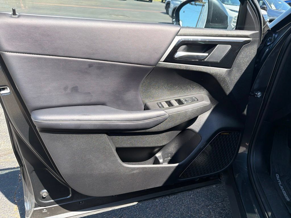Used 2026 Mitsubishi Outlander SE AWD/4WD image 11