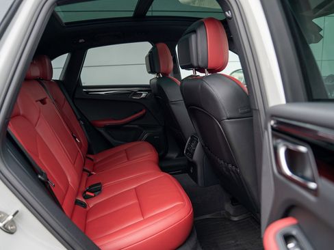 New 2026 Porsche Macan image 25