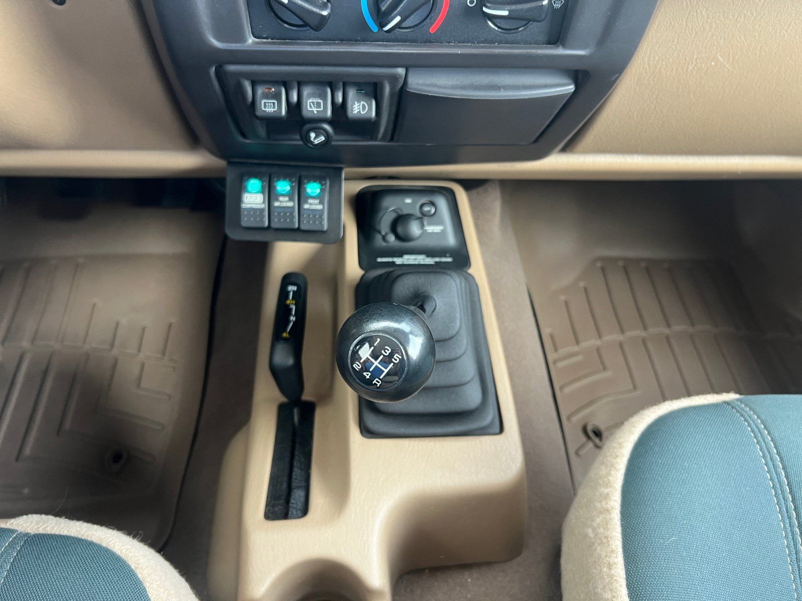 Used 1999 Jeep Wrangler Sahara AWD/4WD image 27