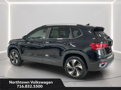 Certified 2023 Volkswagen Taos SE w/ Panoramic Sunroof Package AWD/4WD image 3