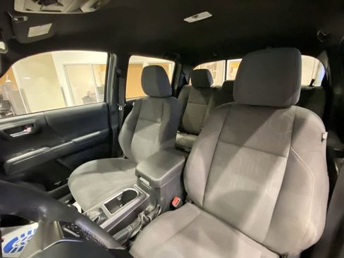 Used 2019 Toyota Tacoma TRD Off-Road image 14