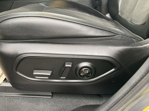 Used 2023 Jeep Grand Cherokee L Laredo image 10