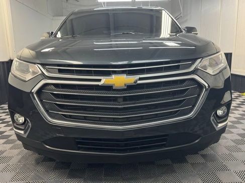 Used 2019 Chevrolet Traverse LT image 2